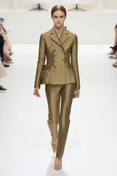 Look 43